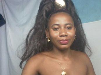 Fabrilla webcam bongacams model stream image