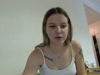 sweetieronii webcam model stream image