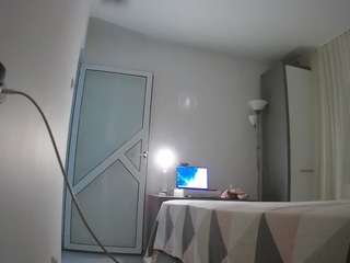 voyeurcam-charmhellen-kitchen webcam model stream image