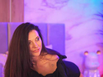 EllyLynn webcam model stream image