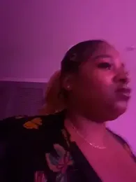 BigFineSelena webcam model stream image