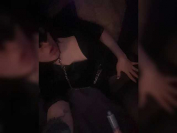 Cherry-lips webcam model stream image