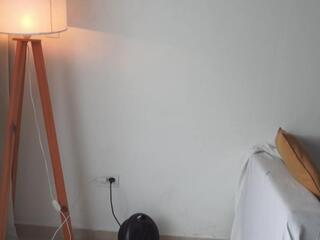 Janine Mary webcam model stream image