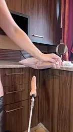 Hotmomcheckk_ webcam model stream image