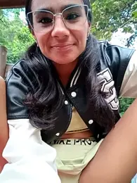 Leslly_ webcam model stream image