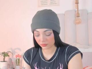 Pearl Moon webcam model stream image