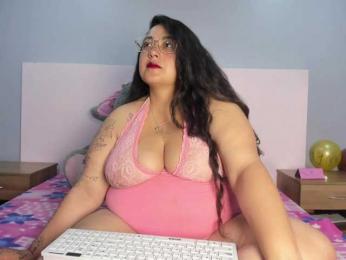 AvaCurvy webcam model stream image