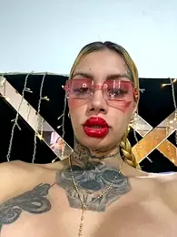 Zaratattoox webcam model stream image