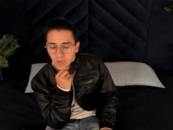 andyjoy_ webcam model stream image