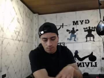 andyjoy_ webcam model stream image
