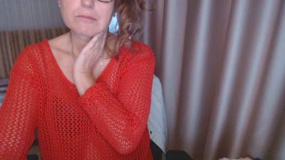 LauraOven webcam model stream image