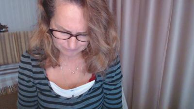 LauraOven webcam model stream image