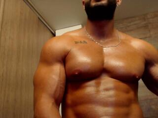 Connor Heat webcam model stream image