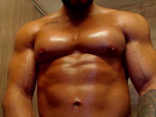 Connor Heat webcam model stream image