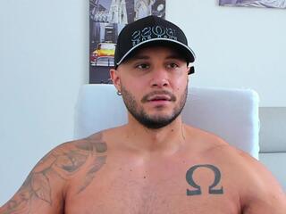 Luke Siner webcam model stream image