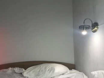chloe_show webcam model stream image