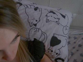 hollyJoys webcam model stream image