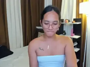 URHottestAngel webcam model stream image