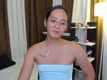 URHottestAngel webcam model stream image