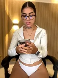 Sarasanders_4 webcam model stream image