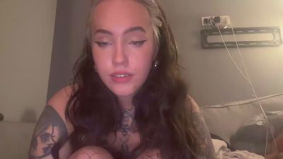 xTattooed_Milfx webcam model stream image