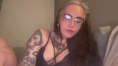 xTattooed_Milfx webcam model stream image