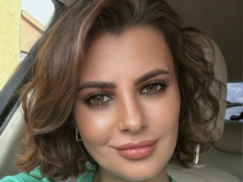 AnishaBee webcam model stream image