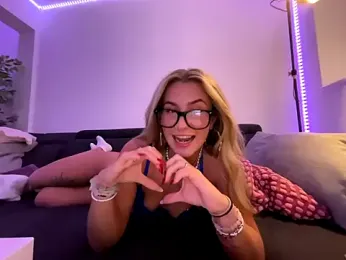 goddesemiiyy webcam model stream image