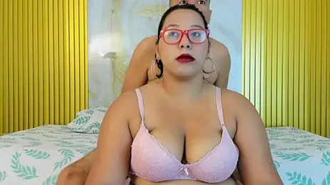 DeepandCurvy webcam stripchat model stream image