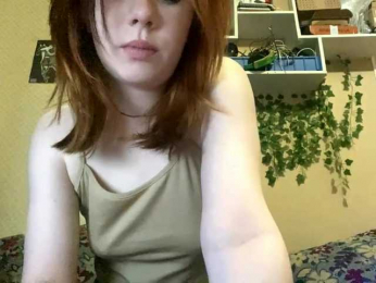 ShelliKvek webcam model stream image