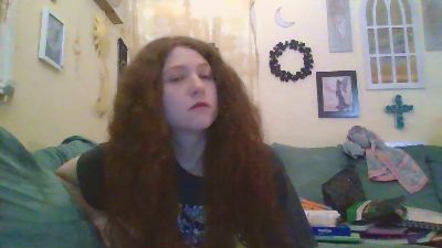 QueenCrimson webcam model stream image