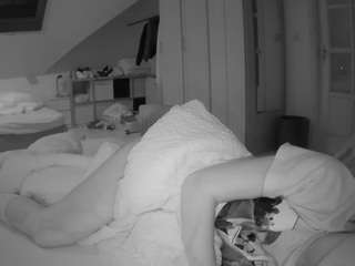 voyeurcam-julmodels-bed-1 webcam model stream image