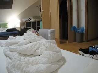 voyeurcam-julmodels-bed-1 webcam model stream image