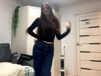 ElinOroz webcam model stream image