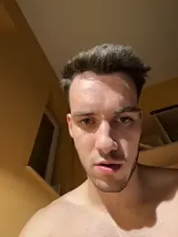 Raveman webcam model stream image