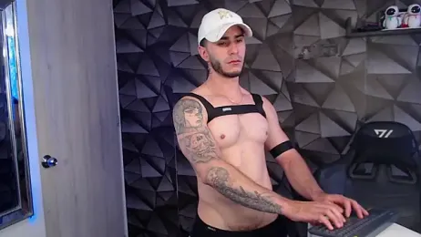 Latino_stud4u webcam model stream image