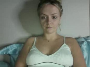 mollyharttt webcam model stream image