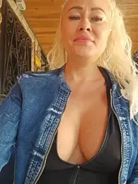 MILFBARBY webcam model stream image