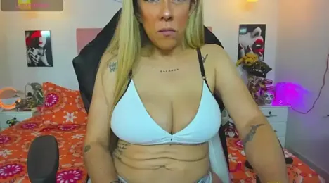 Karly_moon webcam model stream image