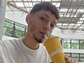 AxelBrooks webcam model stream image