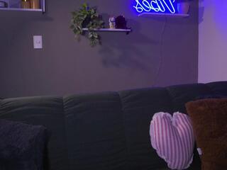 Hanah Evans webcam model stream image