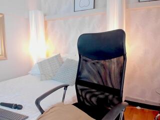 Emily Beumont webcam model stream image