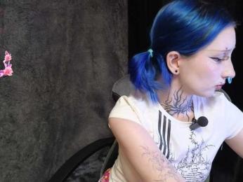 YoungAlice1 webcam model stream image