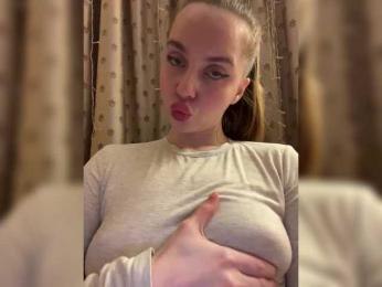 Kikilaky webcam model stream image