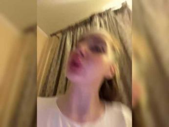 Kikilaky webcam model stream image