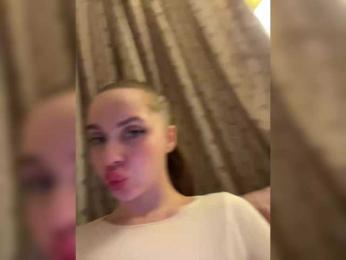 Kikilaky webcam model stream image