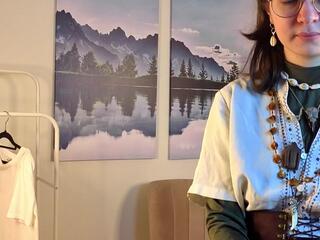 Hallie Shantz webcam model stream image