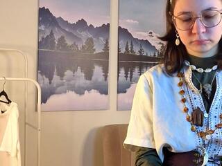 Hallie Shantz webcam model stream image