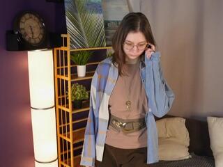 Hallie Shantz webcam model stream image