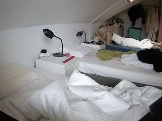 voyeurcam-julmodels-bed-4 webcam model stream image